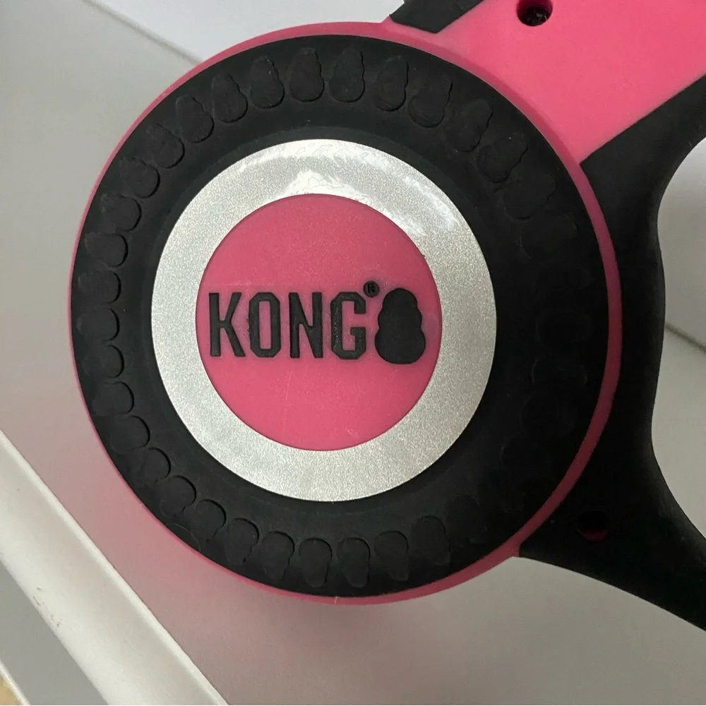 KONG Retractable Dog Leash Up To 55 Pound Dog 15 Feet Long Small Medium Pink
